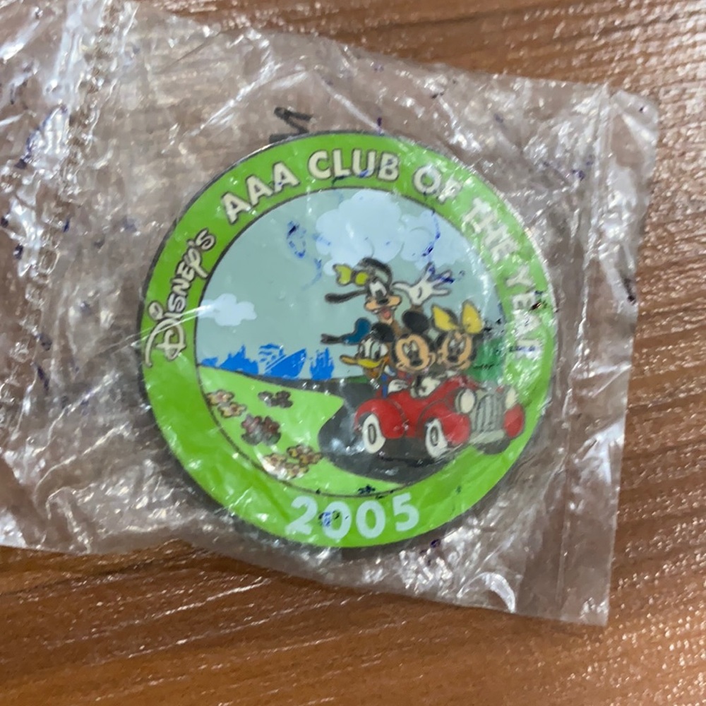 New Disney AAA Club of the Year 2005 pin